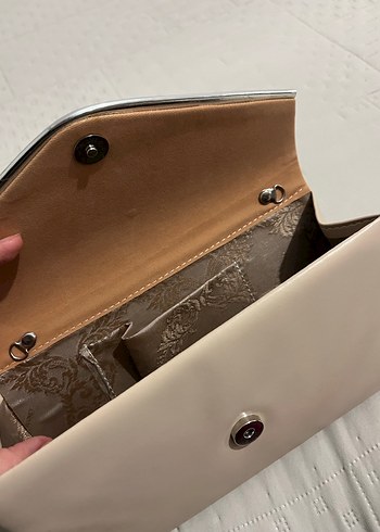 Bej Deri Kemer Detaylı Kadın Portföy Çanta - Görsel 2