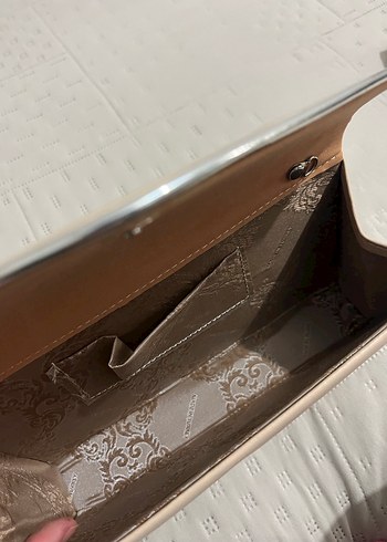 Bej Deri Kemer Detaylı Kadın Portföy Çanta - Görsel 3