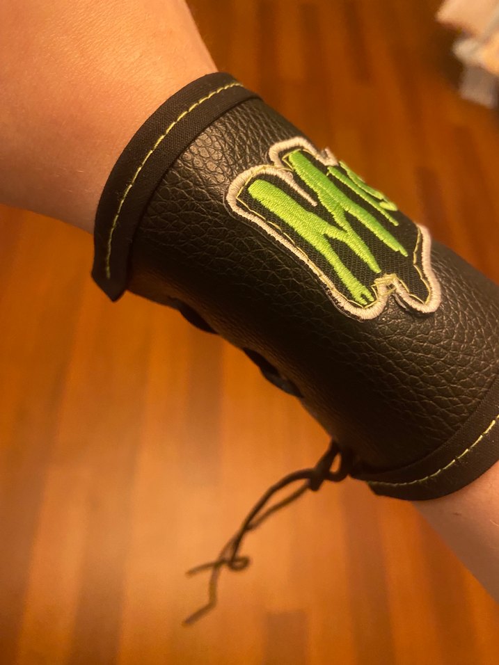 Siyah Deri Misfits Bileklik - Görsel 2