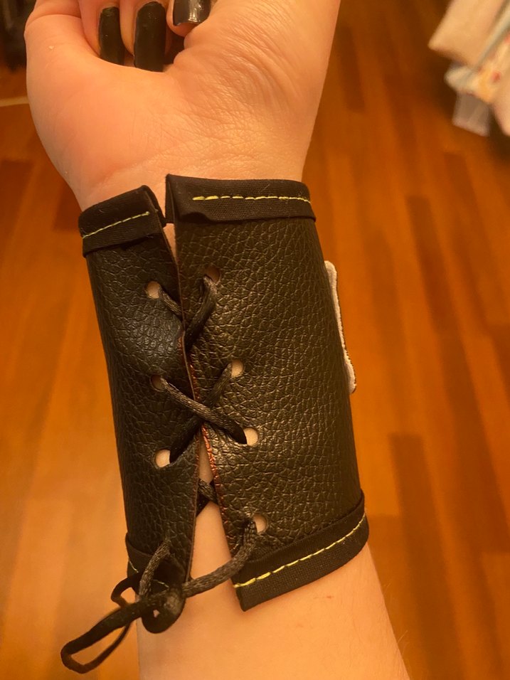 Siyah Deri Misfits Bileklik - Görsel 3