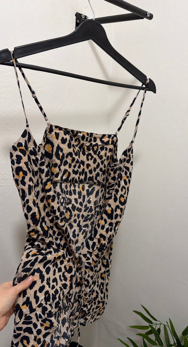 Leopar Desenli V Yaka Askılı Midi Elbise - Görsel 2