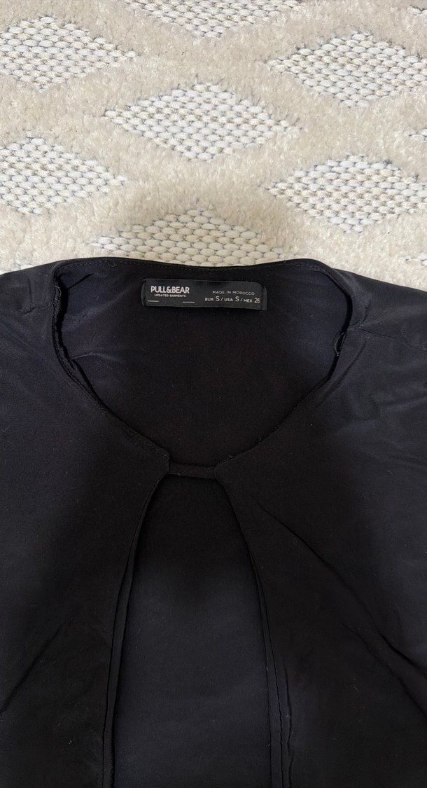 Siyah V Yaka Uzun Kollu Bağlamalı Bluz - Görsel 3