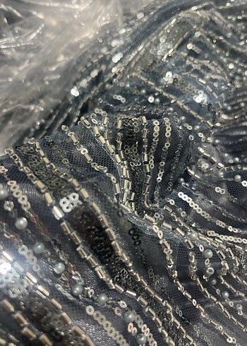 Uzun Kollu Yüksek Yakalı Gri Abiye Elbise - Görsel 4