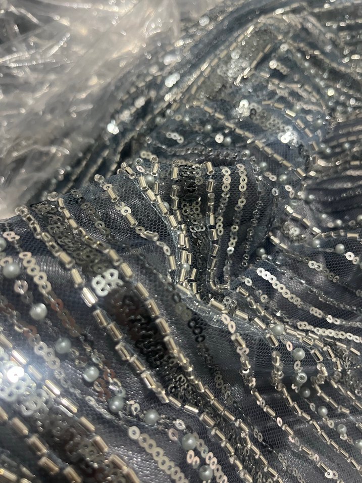 Uzun Kollu Yüksek Yakalı Gri Abiye Elbise - Görsel 4