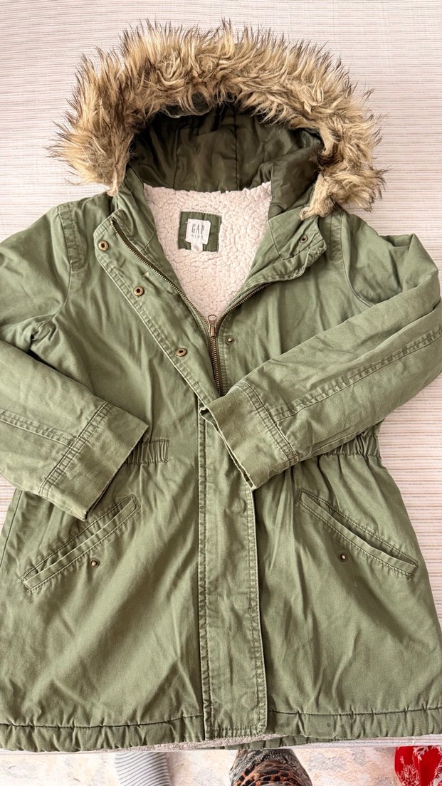 GAP çocuk 10 yaş Yeşil Kürklü Midi Ceket - Görsel 3