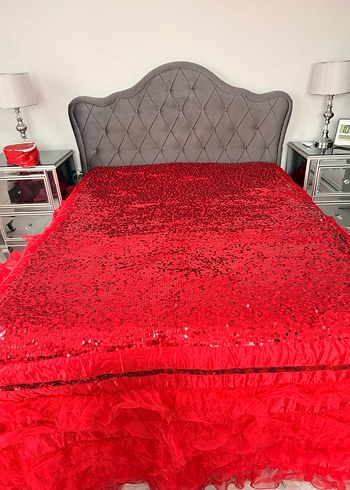 Parlak Kırmızı İşlemeli Yatak Örtüsü - Görsel 3