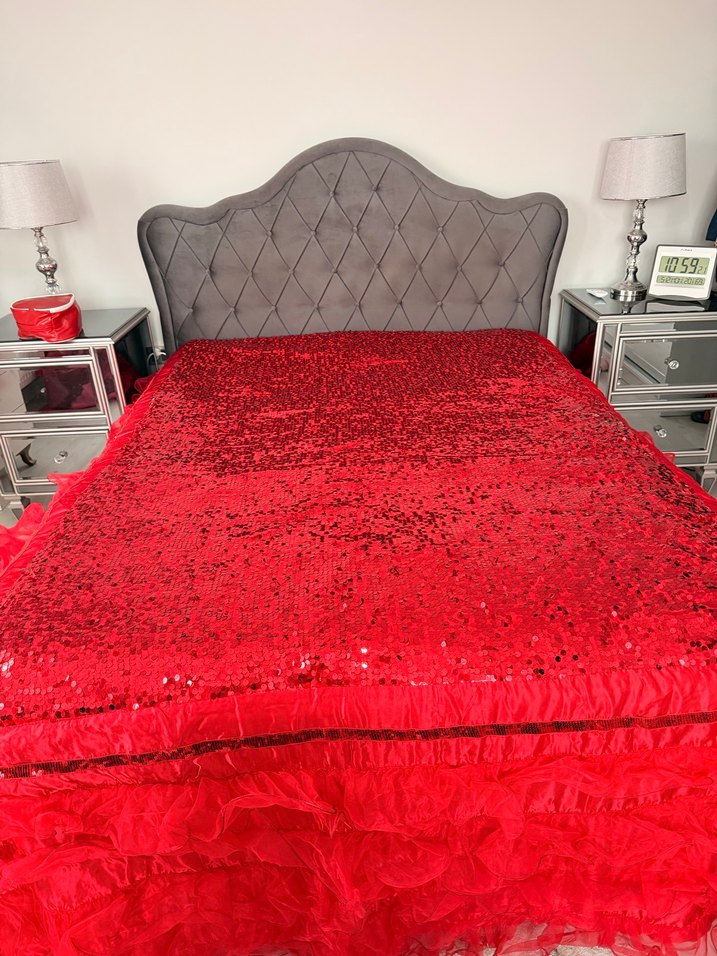 Parlak Kırmızı İşlemeli Yatak Örtüsü - Görsel 4