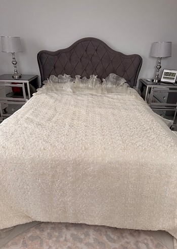 İşlemeli inci işlemeli Beyaz Parlak Yatak Örtüsü - Görsel 3