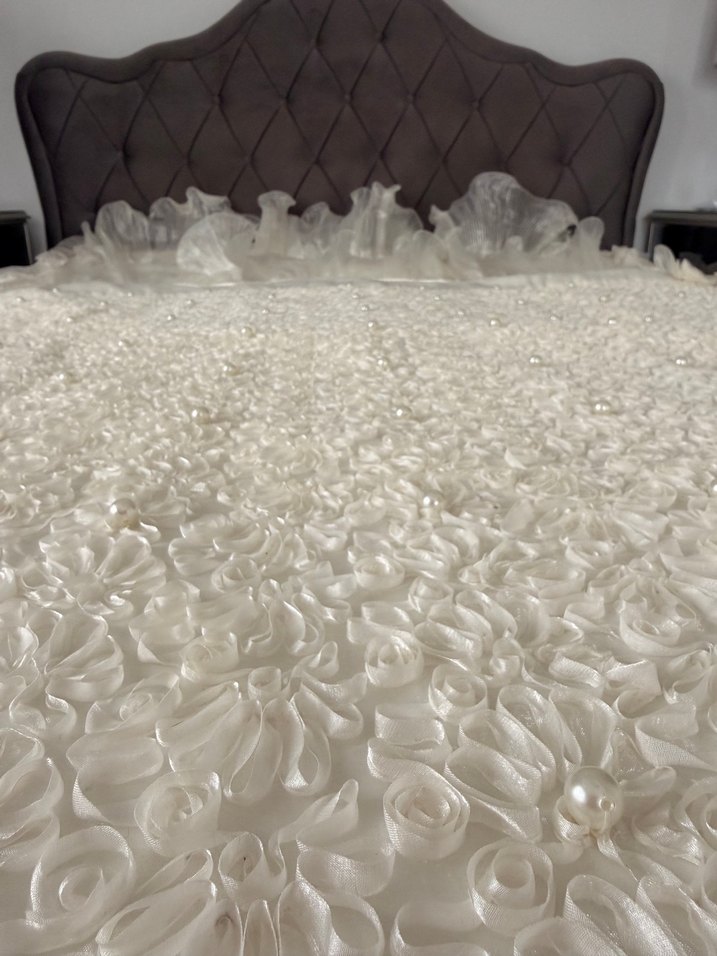 İşlemeli inci işlemeli Beyaz Parlak Yatak Örtüsü - Görsel 2