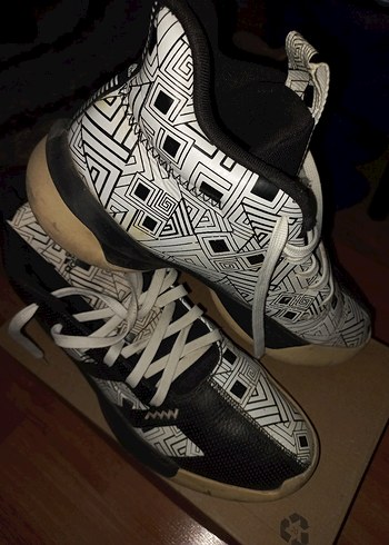 ADİDAS Desenli Siyah Beyaz Basketbol Ayakkabısı 44 Numara - Görsel 3