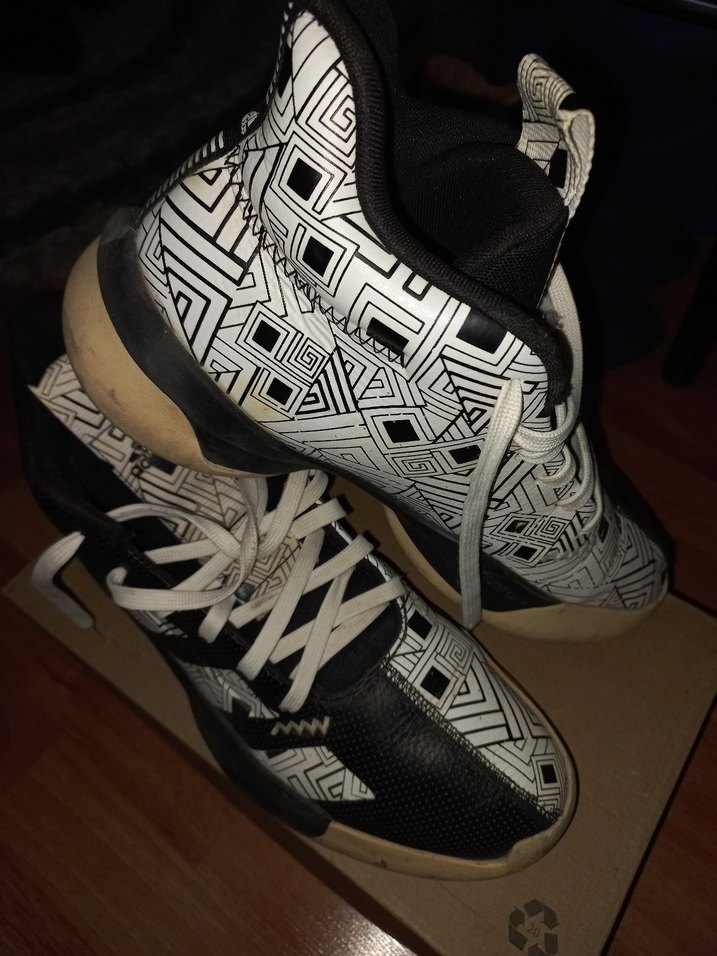 ADİDAS Desenli Siyah Beyaz Basketbol Ayakkabısı 44 Numara - Görsel 3