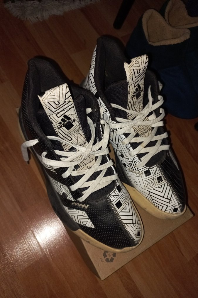 ADİDAS Desenli Siyah Beyaz Basketbol Ayakkabısı 44 Numara - Görsel 2