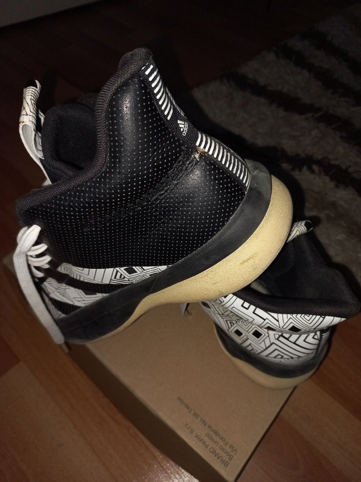 ADİDAS Desenli Siyah Beyaz Basketbol Ayakkabısı 44 Numara - Görsel 4