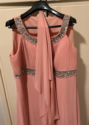 Pembe Drapeli Uzun Abiye Elbise ekstra şalı vardır. - Görsel 2