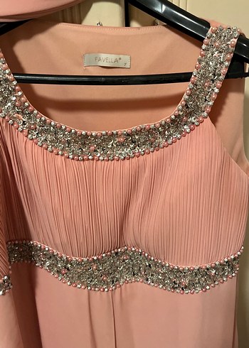 Pembe Drapeli Uzun Abiye Elbise ekstra şalı vardır. - Görsel 3