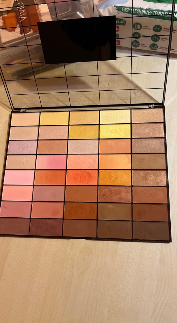 Revolution Colour Spectrum Çok Renkli Far Paleti( 40 renkli) - Görsel 2