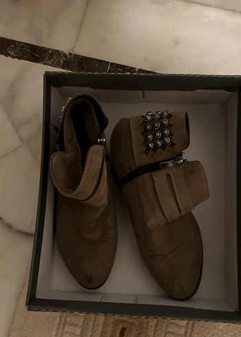 Tokalı Kahverengi Süet Topuklu Kadın Botları - Görsel 2