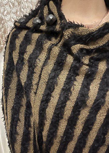 Kahverengi Çizgili Örgü Kadın Panço - Görsel 3