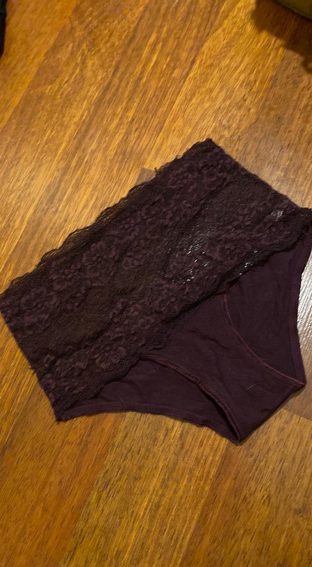 Canlı Mor Renkli Dudak Parlatıcısı - Görsel 2