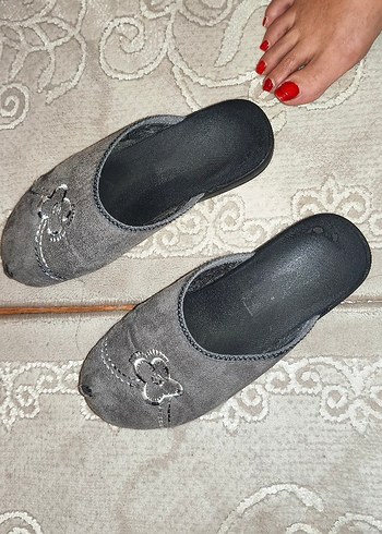Gri Nakışlı Kadın Terlikler - Görsel 2