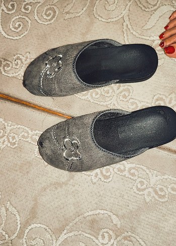 Gri Nakışlı Kadın Terlikler - Görsel 3