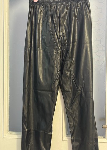 Siyah Deri Geniş Kesim Midi Pantolon - Görsel 2