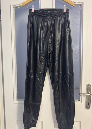 Siyah Deri Geniş Kesim Midi Pantolon - Görsel 3
