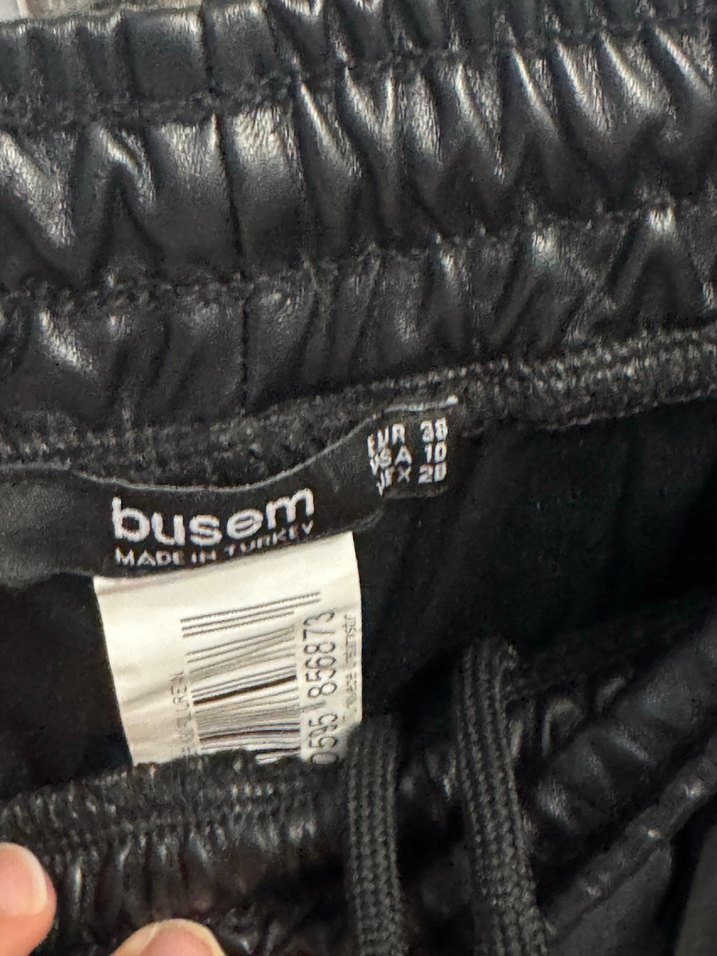 Siyah Deri Geniş Kesim Midi Pantolon - Görsel 4