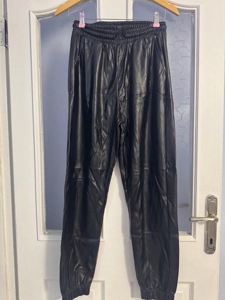 Siyah Deri Geniş Kesim Midi Pantolon - Görsel 3