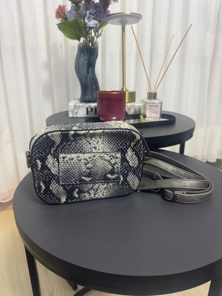 Gri Yılan Derisi Desenli Deri Kadın Çanta - Görsel 2