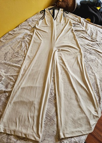 V Yakalı Beyaz Kadın Tulum - Görsel 4