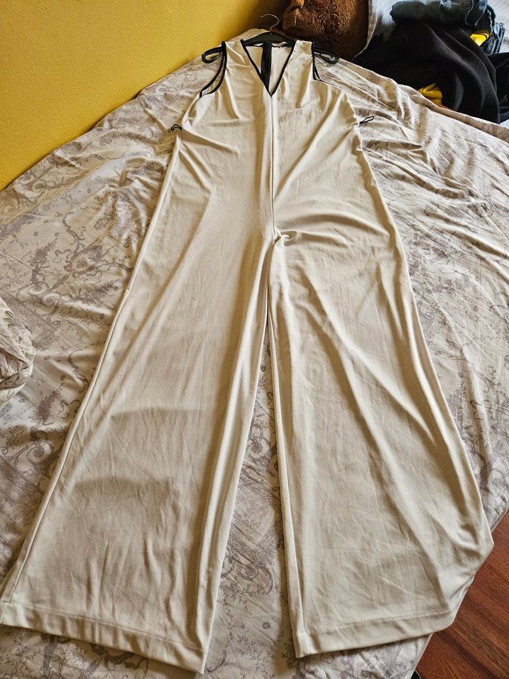 V Yakalı Beyaz Kadın Tulum - Görsel 4