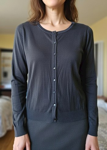 Gri Düğmeli Kadın Hırka - Görsel 2