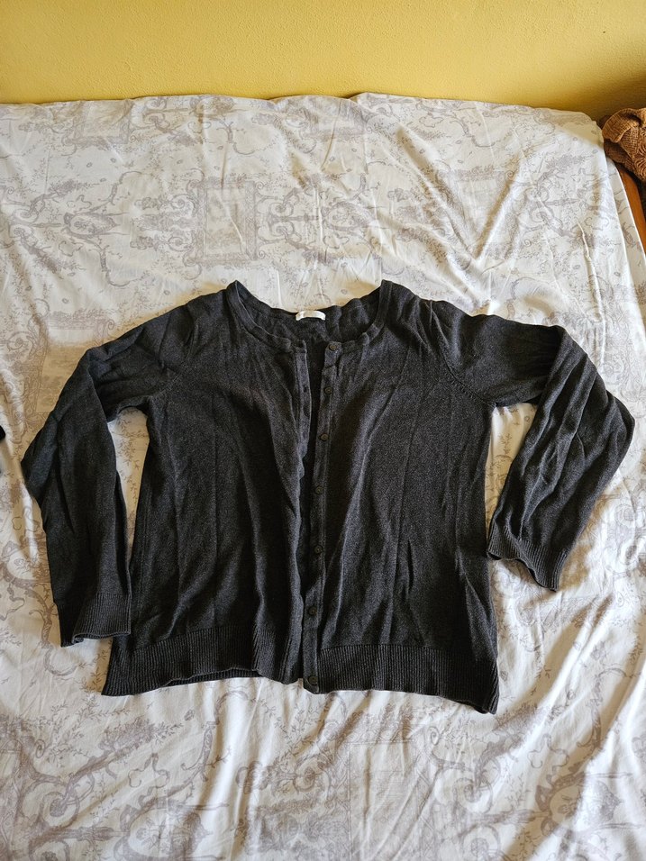 Gri Düğmeli Kadın Hırka - Görsel 3