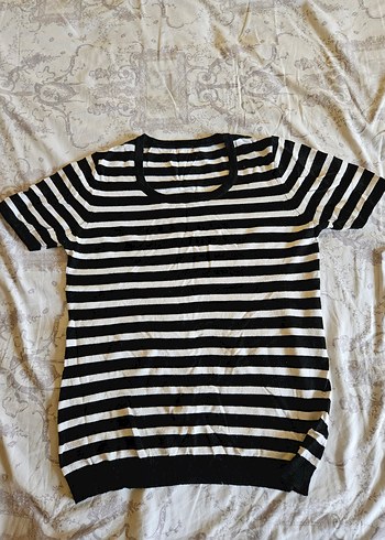 Kadın Siyah Beyaz Çizgili Kısa Kollu Tişört - Görsel 3