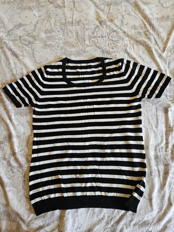 Kadın Siyah Beyaz Çizgili Kısa Kollu Tişört - Görsel 3