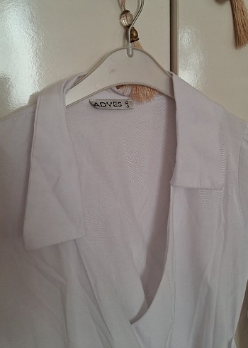 Beyaz V Yaka Uzun Kollu Gömlek - Görsel 2