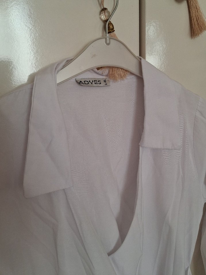 Beyaz V Yaka Uzun Kollu Gömlek - Görsel 2