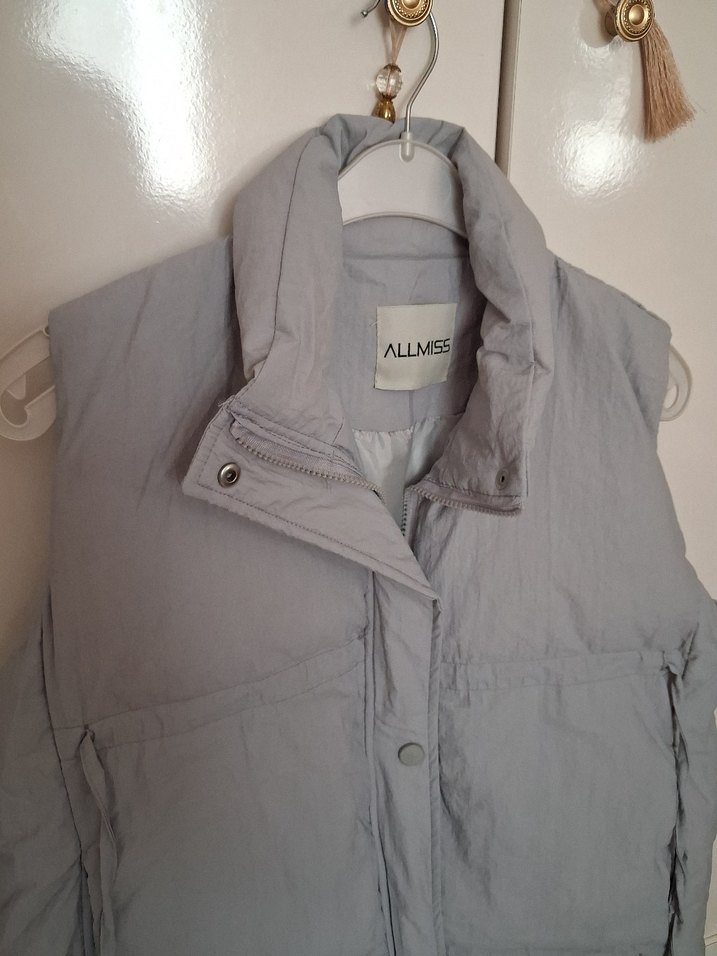 Gri Düğmeli Kolsuz Şişme Yelek - Görsel 2