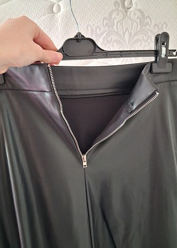 Drapeli Siyah Uzun Deri Etek - Görsel 2