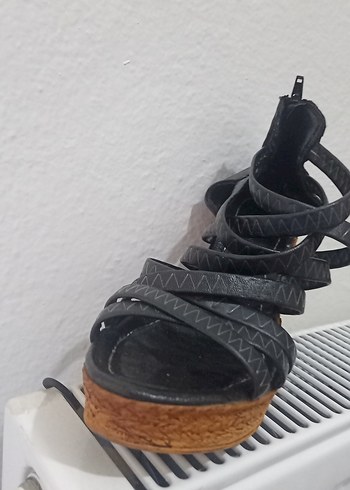 Koyu Siyah Yılan Desenli Dolgu Topuklu Kadın Ayakkabı - Görsel 2