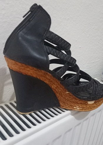 Koyu Siyah Yılan Desenli Dolgu Topuklu Kadın Ayakkabı - Görsel 3