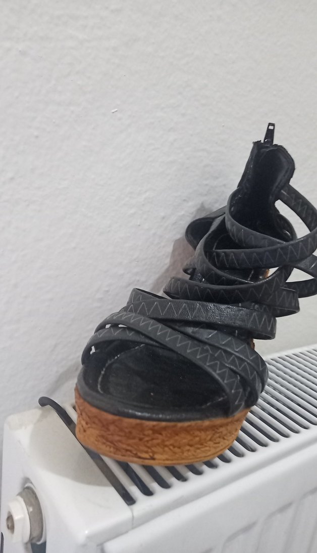 Koyu Siyah Yılan Desenli Dolgu Topuklu Kadın Ayakkabı - Görsel 2