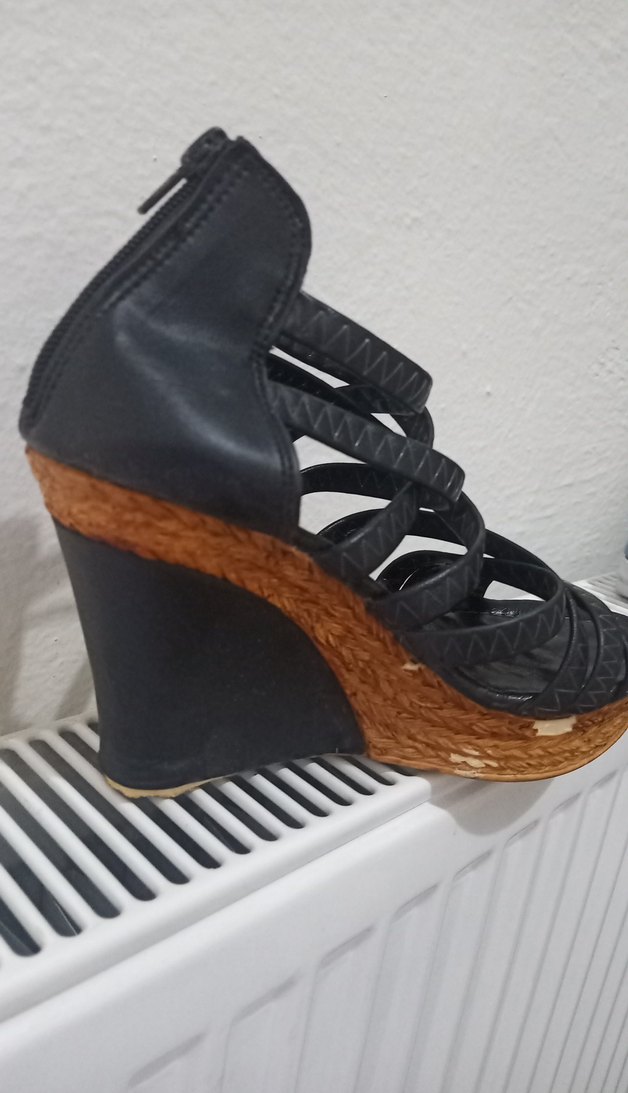 Koyu Siyah Yılan Desenli Dolgu Topuklu Kadın Ayakkabı - Görsel 3