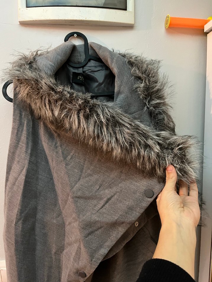 Gri Uzun Kürklü Kadın Yelek - Görsel 3