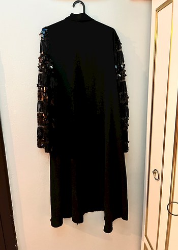 Drapeli Uzun Siyah Kadın Ofis Kabanı - Görsel 3