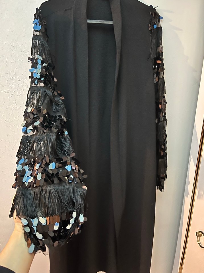 Drapeli Uzun Siyah Kadın Ofis Kabanı - Görsel 2