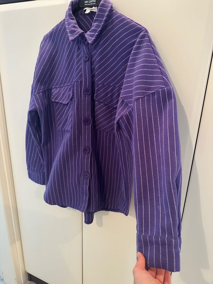 Düğmeli Mor Çizgili Kadın Dış Gömlek - Görsel 2
