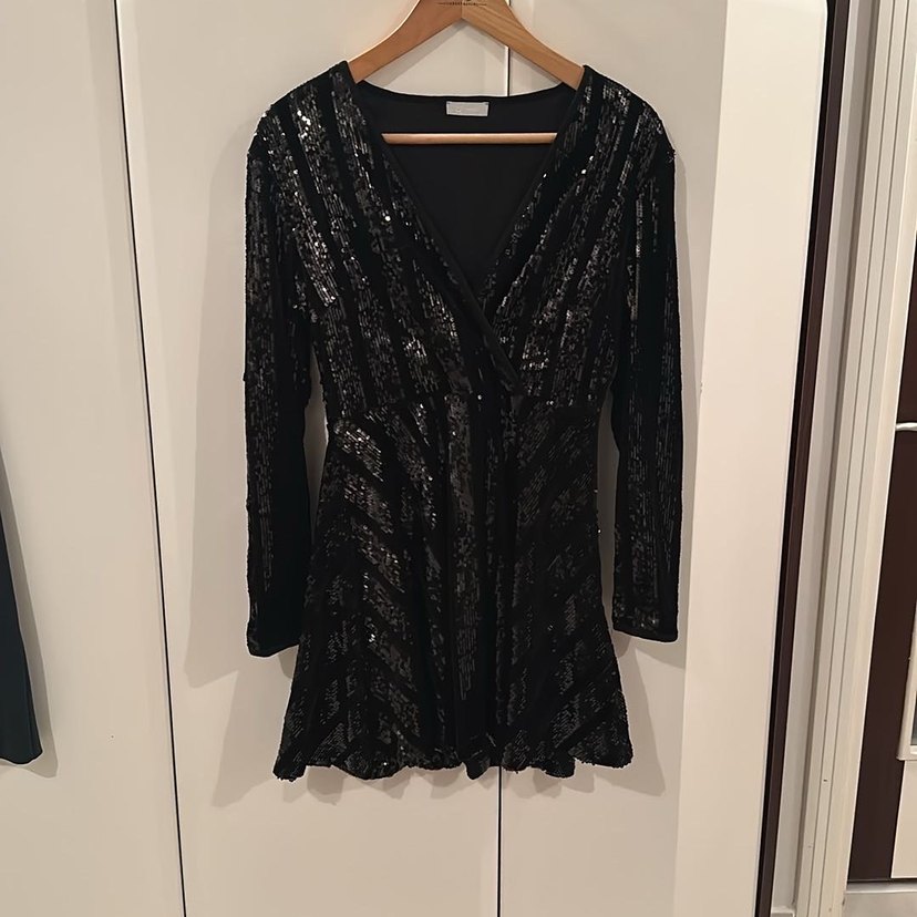 Parlak Siyah KADİFE PALETLİiElbise - Görsel 2