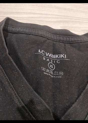 Erkek Siyah V Yaka Kısa Kollu Tişört - Görsel 2